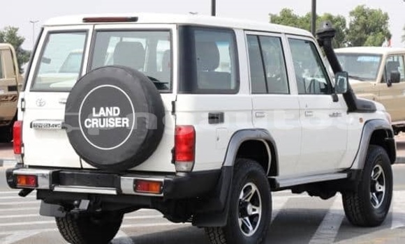 Buy Used Toyota Land Cruiser White Car in Yangoru in East Sepik