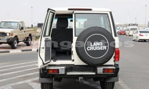Buy Used Toyota Land Cruiser White Car in Yangoru in East Sepik Buy Used Toyota Land Cruiser White Car in Yangoru in East Sepik