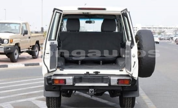Buy Used Toyota Land Cruiser White Car in Yangoru in East Sepik Buy Used Toyota Land Cruiser White Car in Yangoru in East Sepik