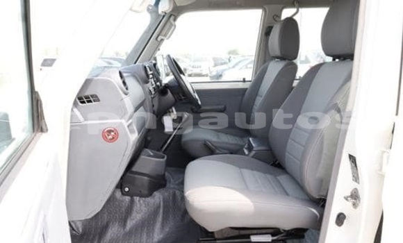 Buy Used Toyota Land Cruiser White Car in Yangoru in East Sepik Buy Used Toyota Land Cruiser White Car in Yangoru in East Sepik