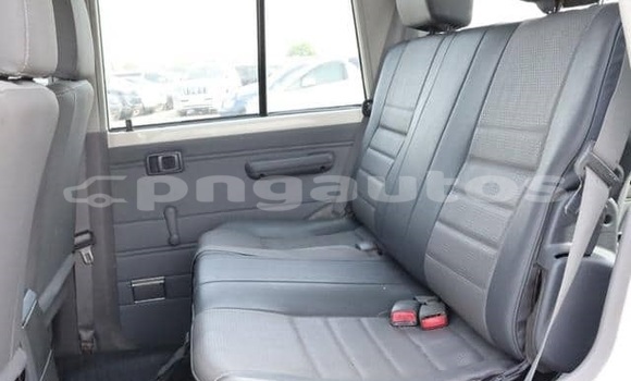 Buy Used Toyota Land Cruiser White Car in Yangoru in East Sepik Buy Used Toyota Land Cruiser White Car in Yangoru in East Sepik