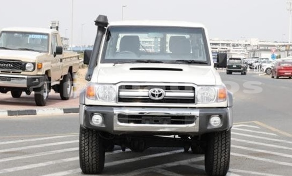 Buy Used Toyota Land Cruiser White Car in Yangoru in East Sepik Buy Used Toyota Land Cruiser White Car in Yangoru in East Sepik