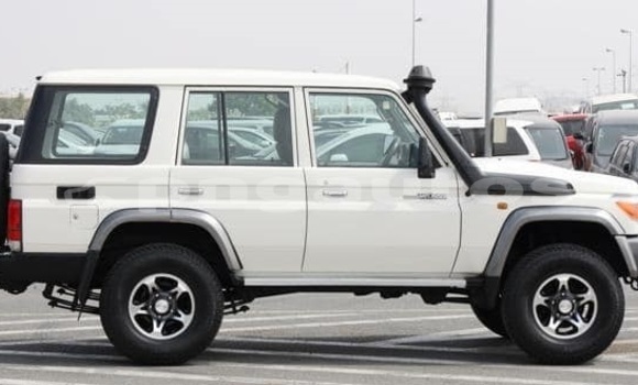 Buy Used Toyota Land Cruiser White Car in Yangoru in East Sepik Buy Used Toyota Land Cruiser White Car in Yangoru in East Sepik