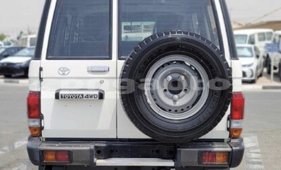 Acheter Occasion Voiture Toyota Land Cruiser Blanc à Lae, Morobe Acheter Occasion Voiture Toyota Land Cruiser Blanc à Lae, Morobe