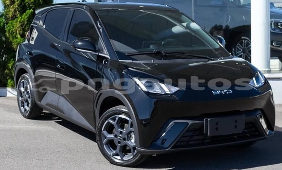 Buy Used BYD S6 White Car in Port Moresby in National Capital District