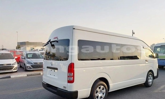 Acheter Occasion Voiture Toyota Hiace Blanc à Port Moresby, National Capital District Acheter Occasion Voiture Toyota Hiace Blanc à Port Moresby, National Capital District
