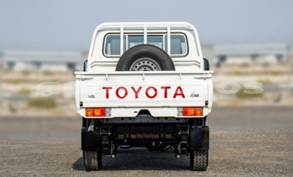 Acheter Occasion Voiture Toyota Land Cruiser Blanc à Port Moresby, National Capital District Acheter Occasion Voiture Toyota Land Cruiser Blanc à Port Moresby, National Capital District