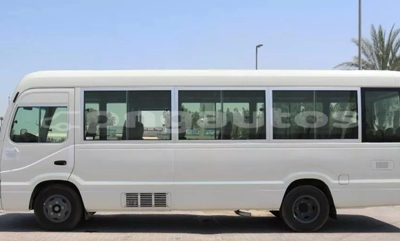 Acheter Occasion Voiture Toyota Coaster Blanc à Port Moresby, National Capital District Acheter Occasion Voiture Toyota Coaster Blanc à Port Moresby, National Capital District
