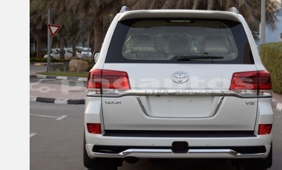 Buy Used Toyota Land Cruiser White Car in Port Moresby in National Capital District Buy Used Toyota Land Cruiser White Car in Port Moresby in National Capital District
