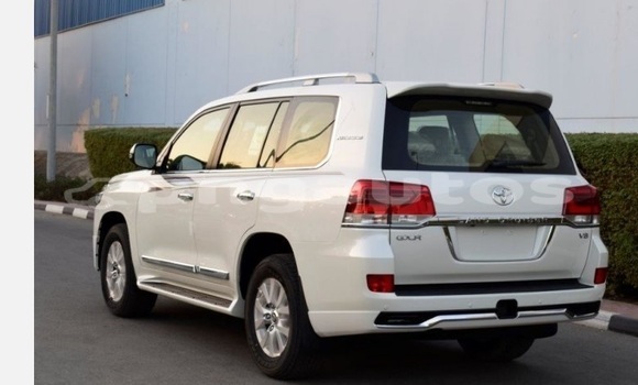 Buy Used Toyota Land Cruiser White Car in Port Moresby in National Capital District Buy Used Toyota Land Cruiser White Car in Port Moresby in National Capital District