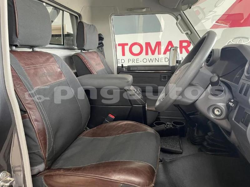 Big with watermark toyota land cruiser morobe lae 7996