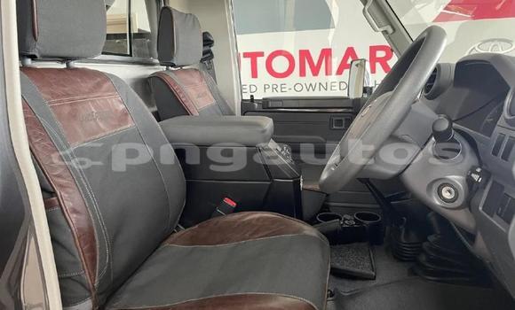 Buy Used Toyota Land Cruiser Black Car in Lae in Morobe Buy Used Toyota Land Cruiser Black Car in Lae in Morobe