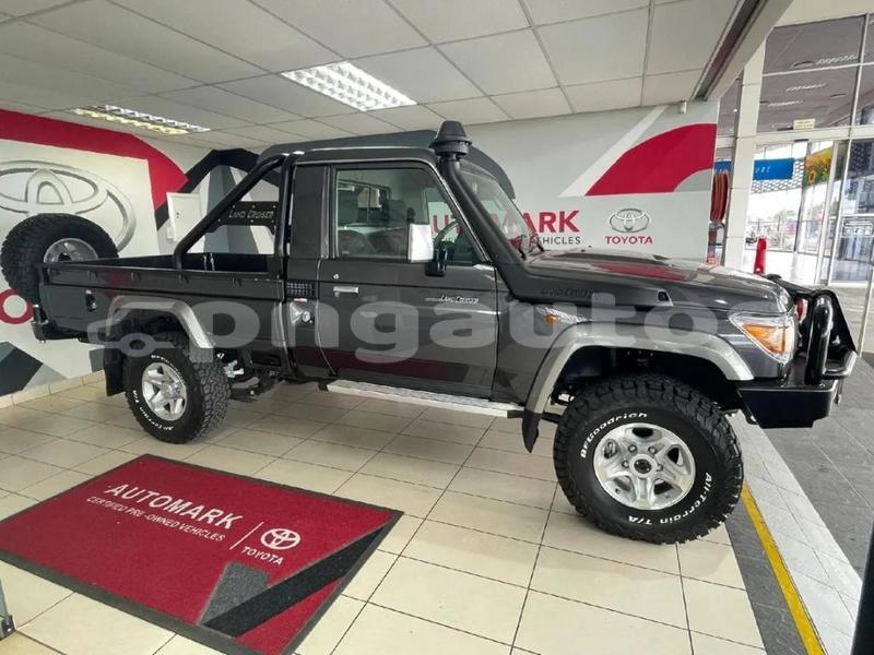 Big with watermark toyota land cruiser morobe lae 7996