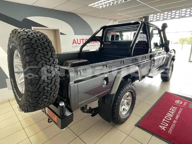 Big with watermark toyota land cruiser morobe lae 7996