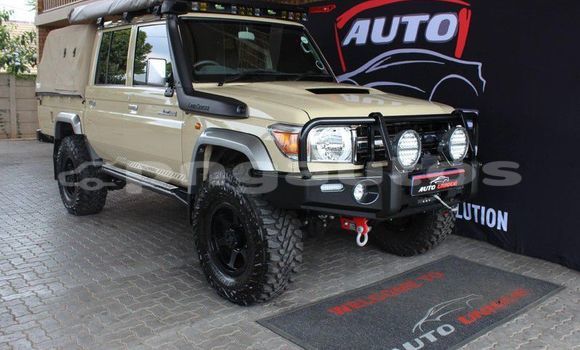 Buy Used Toyota Land Cruiser Brown Car in Lae in Morobe
