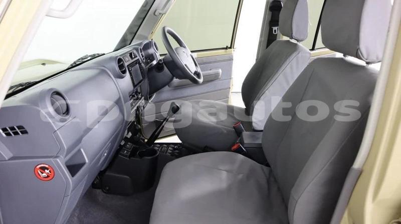 Big with watermark toyota land cruiser morobe lae 8000