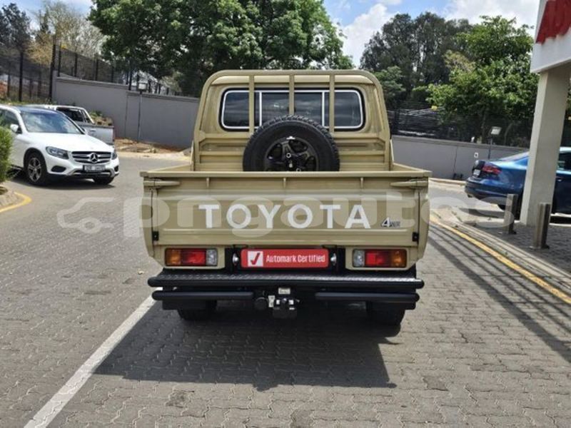 Big with watermark toyota land cruiser morobe lae 8001
