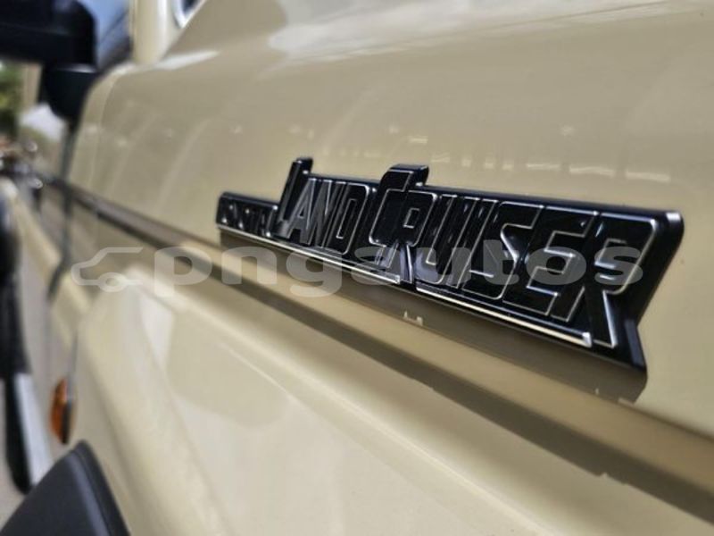 Big with watermark toyota land cruiser morobe lae 8001