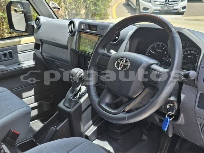 Big with watermark toyota land cruiser morobe lae 8001