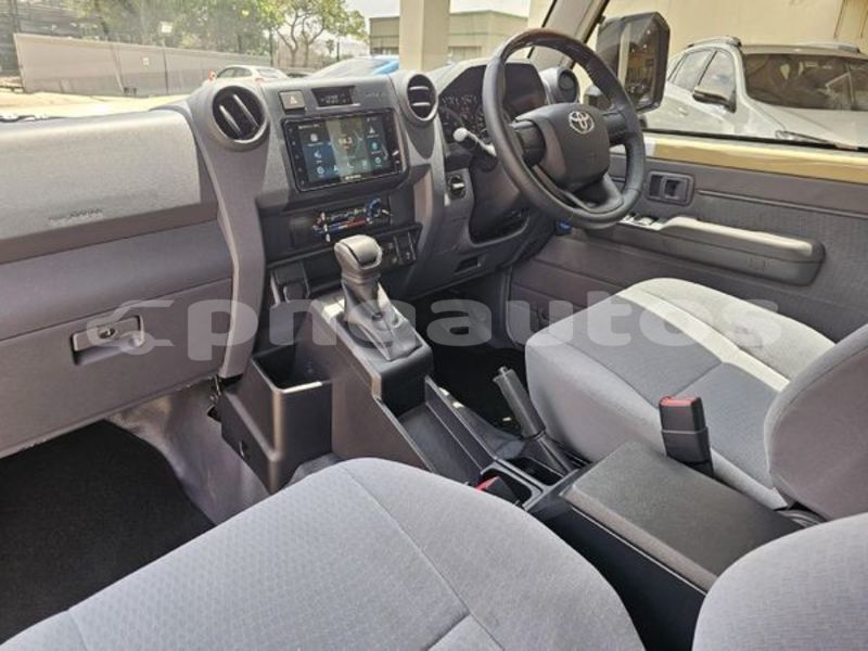 Big with watermark toyota land cruiser morobe lae 8001
