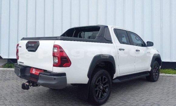 Buy Used Toyota Hilux White Car in Lae in Morobe