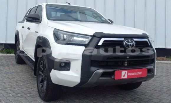 Buy Used Toyota Hilux White Car in Lae in Morobe Buy Used Toyota Hilux White Car in Lae in Morobe