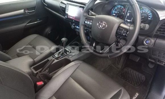 Buy Used Toyota Hilux White Car in Lae in Morobe Buy Used Toyota Hilux White Car in Lae in Morobe