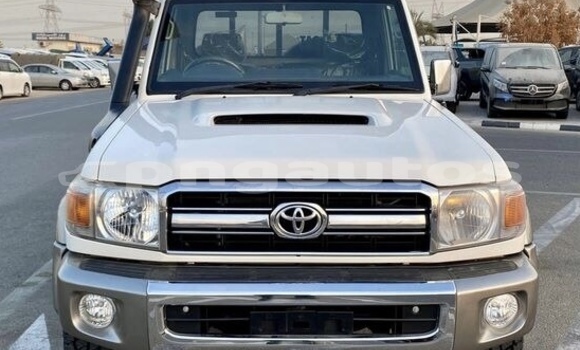 Buy Used Toyota Land Cruiser White Car in Port Moresby in National Capital District
