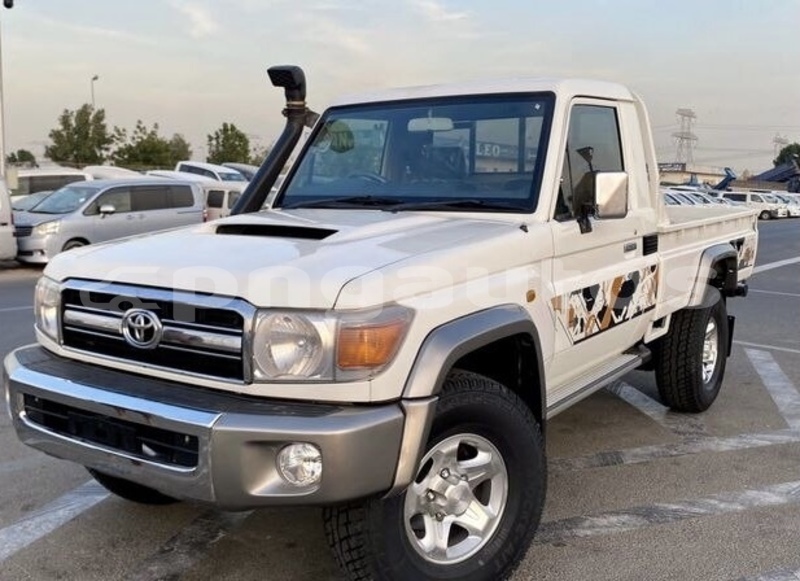 Big with watermark toyota land cruiser morobe lae 8007
