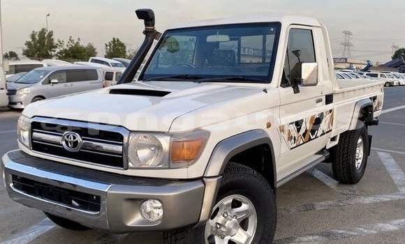 Buy Used Toyota Land Cruiser White Car in Lae in Morobe