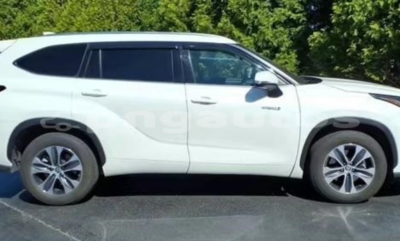 Buy Used Toyota Highlander White Car in Port Moresby in National Capital District Buy Used Toyota Highlander White Car in Port Moresby in National Capital District