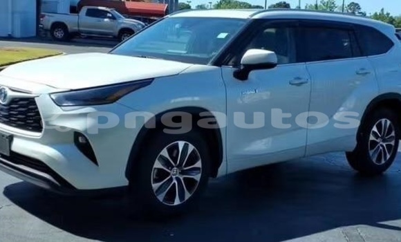 Buy Used Toyota Highlander White Car in Port Moresby in National Capital District Buy Used Toyota Highlander White Car in Port Moresby in National Capital District