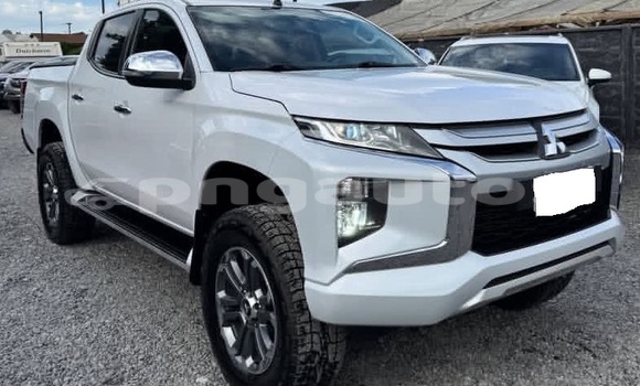 Acheter Occasion Voiture Mitsubishi L200 Blanc à Port Moresby, National Capital District