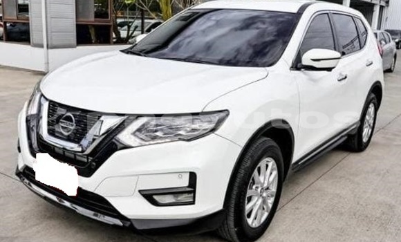 Buy Used Nissan X–Trail White Car in Port Moresby in National Capital District