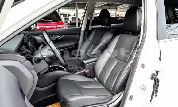Buy Used Nissan X–Trail White Car in Port Moresby in National Capital District Buy Used Nissan X–Trail White Car in Port Moresby in National Capital District