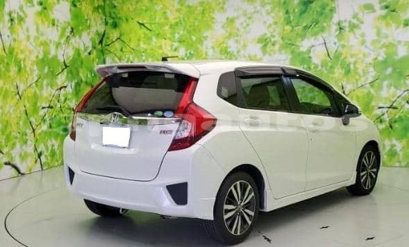 Buy Used Honda Fit White Car in Port Moresby in National Capital District Buy Used Honda Fit White Car in Port Moresby in National Capital District