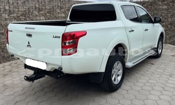 Buy Used Mitsubishi L200 White Car in Port Moresby in National Capital District Buy Used Mitsubishi L200 White Car in Port Moresby in National Capital District
