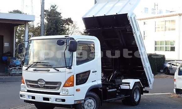 Buy Used Toyota Dyna White Truck in Lae in Morobe Buy Used Toyota Dyna White Truck in Lae in Morobe
