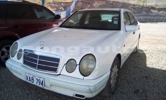 Buy Used Mercedes-Benz E-klasse White Car in Port Moresby in National Capital District