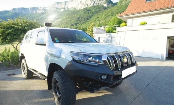 Buy Used Toyota Land Cruiser White Car in Ambok in Madang
