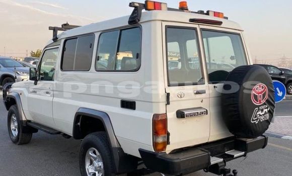 Buy Used Toyota Dyna White Truck in Gwiribiana in Western (Fly) Buy Used Toyota Dyna White Truck in Gwiribiana in Western (Fly)