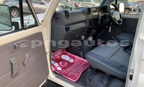 Buy Used Toyota Dyna White Truck in Gwiribiana in Western (Fly) Buy Used Toyota Dyna White Truck in Gwiribiana in Western (Fly)