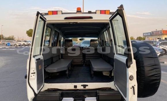 Buy Used Toyota Dyna White Truck in Gwiribiana in Western (Fly) Buy Used Toyota Dyna White Truck in Gwiribiana in Western (Fly)