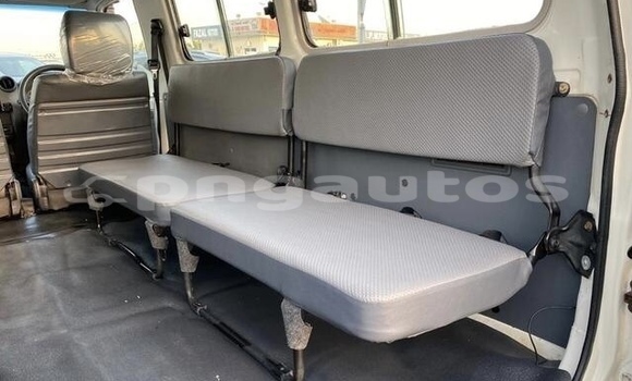 Buy Used Toyota Land Cruiser White Car in Kavieng in New Ireland Buy Used Toyota Land Cruiser White Car in Kavieng in New Ireland