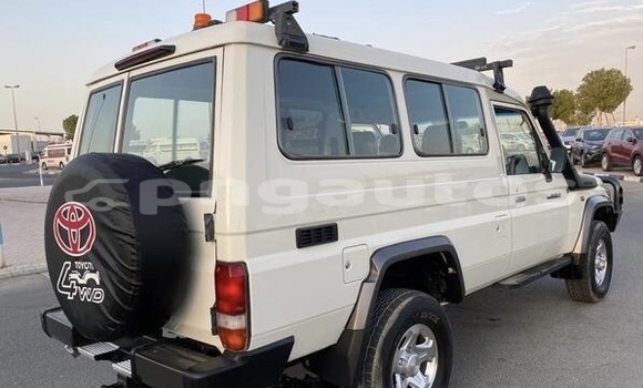 Buy Used Toyota Land Cruiser White Car in Yangoru in East Sepik Buy Used Toyota Land Cruiser White Car in Yangoru in East Sepik