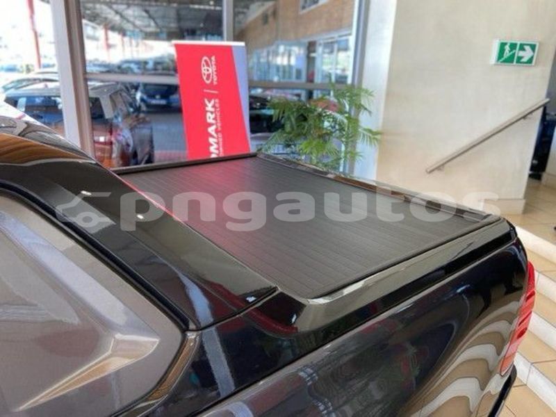 Big with watermark toyota hilux sandaun krisa 8070