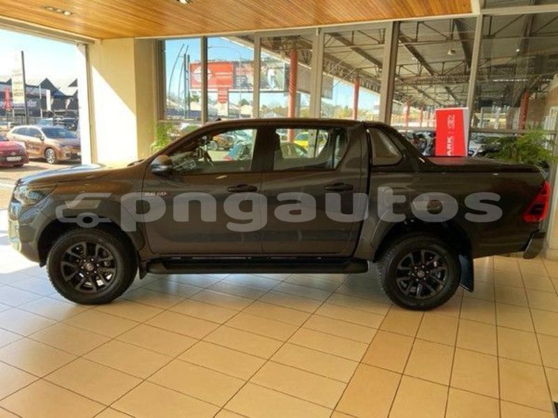 Big with watermark toyota hilux sandaun krisa 8070