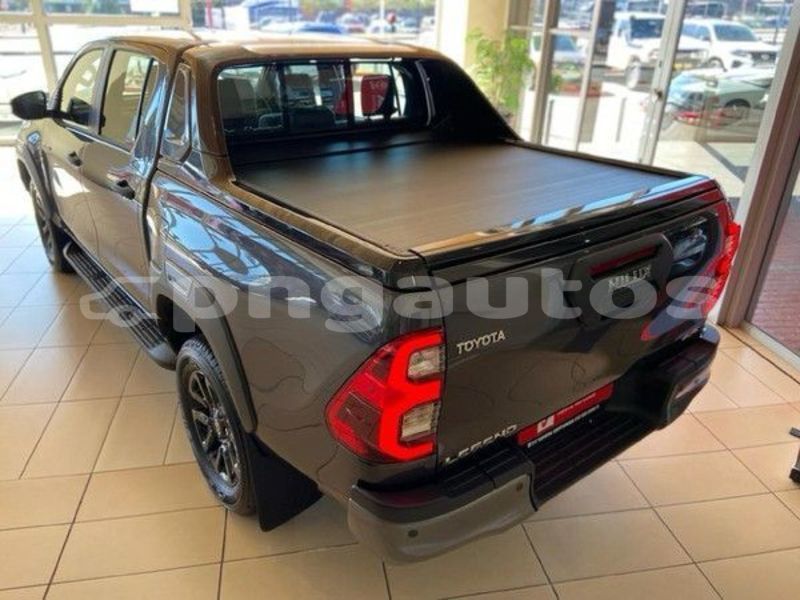Big with watermark toyota hilux sandaun krisa 8070