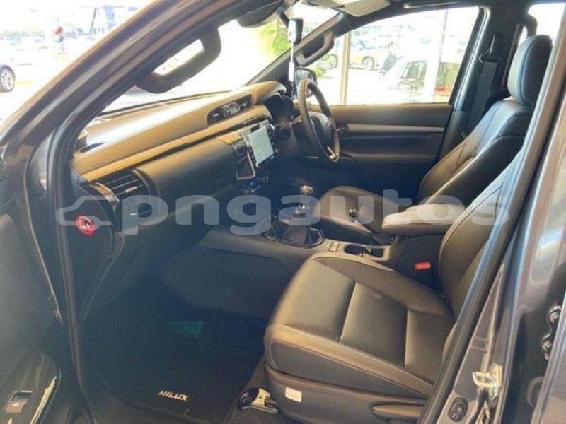 Big with watermark toyota hilux sandaun krisa 8070