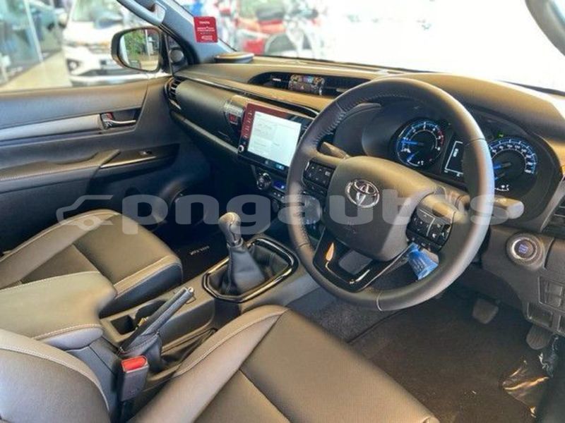 Big with watermark toyota hilux sandaun krisa 8070